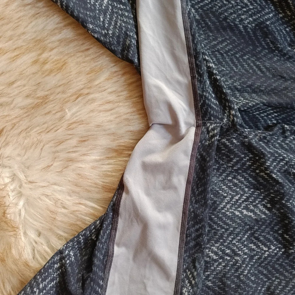 Lululemon Men's T.H.E. Short Linerless 9" #M7AAWS, Bleached Herringbone M - Picture 3 of 5